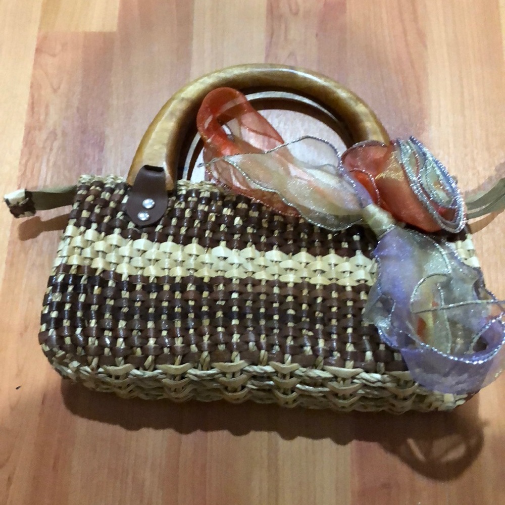 Woven handbag
